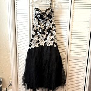 EUC beautiful strapless sequin formal size 4